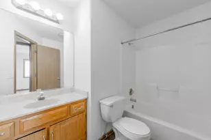 915 Spiros Ct, Dekalb, IL 60115 - Photo 8