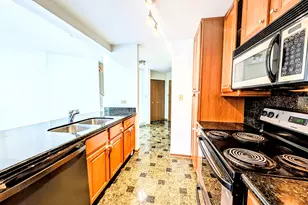 1751 Sleepy Hollow Ct, Schaumburg, IL 60195 - Photo 8