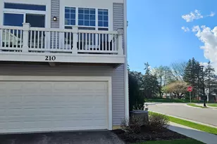 210 Timberleaf Cir, Roselle, IL 60172 - Photo 14