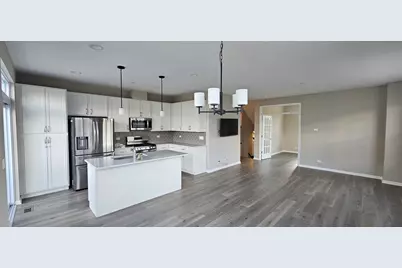 210 Timberleaf Circle, Roselle, IL 60172 - Photo 2