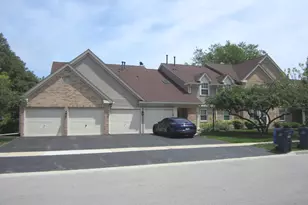 2862 Meadow Ln, Schaumburg, IL 60193 - Photo 2