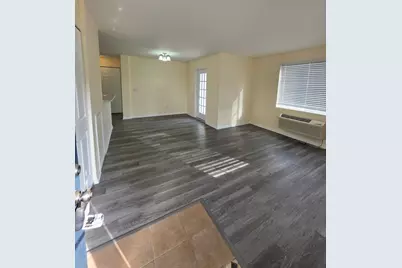 101 Silverstone Drive #101, Carpentersville, IL 60110 - Photo 2