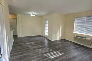 101 Silverstone Dr, Carpentersville, IL 60110 - Photo 2