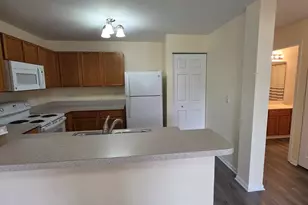 101 Silverstone Dr, Carpentersville, IL 60110 - Photo 6