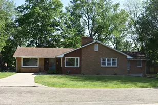 405 Prairie Ct, Streator, IL 61364 - Photo 2