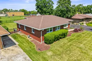 817 Summit Dr, Lockport, IL 60441 - Photo 4