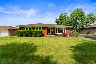 817 Summit Dr, Lockport, IL 60441 - Photo 2