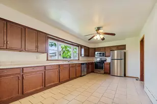 817 Summit Dr, Lockport, IL 60441 - Photo 14