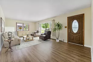 817 Summit Dr, Lockport, IL 60441 - Photo 8