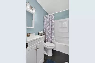 2449 W 13th Street, Davenport, IA 52804 - Photo 18