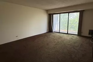 350 Plum Creek Dr, Wheeling, IL 60090 - Photo 2
