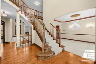 261 Johnson Woods Dr, Batavia, IL 60510 - Photo 4