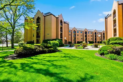 7420 W Lawrence Avenue #202, Harwood Heights, IL 60706 - Photo 1