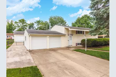 18 Oakwood Drive, Pontiac, IL 61764 - Photo 1