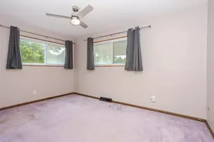 18 Oakwood Dr, Pontiac, IL 61764 - Photo 16
