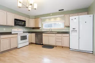 18 Oakwood Dr, Pontiac, IL 61764 - Photo 22