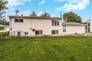 18 Oakwood Dr, Pontiac, IL 61764 - Photo 34