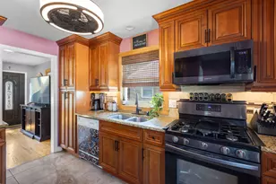 218 N Marion Ave, Bartlett, IL 60103 - Photo 4