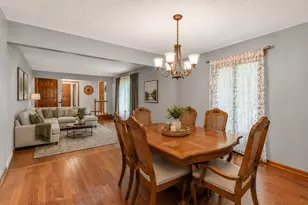 655 Oakview Dr, Algonquin, IL 60102 - Photo 4