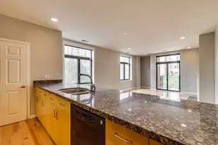 33 W Huron St, Chicago, IL 60654 - Photo 6