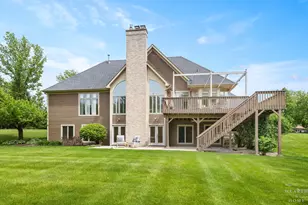 32 Rosewood Dr, Hawthorn Woods, IL 60047 - Photo 2