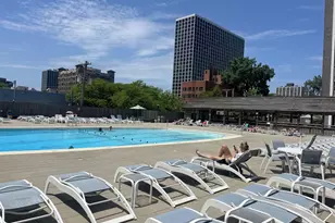 4250 N Marine Dr, Chicago, IL 60613 - Photo 10