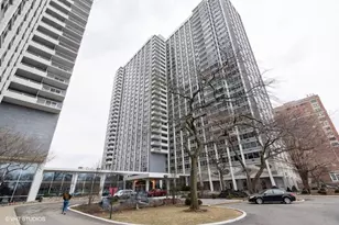 4250 N Marine Dr, Chicago, IL 60613 - Photo 1