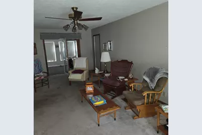 107 S 10th Street S, Benton, IL 62812 - Photo 8