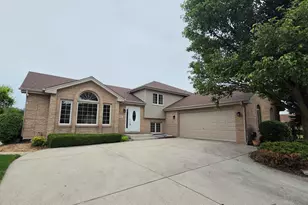 8112 Rutherford Dr, Woodridge, IL 60517 - Photo 24