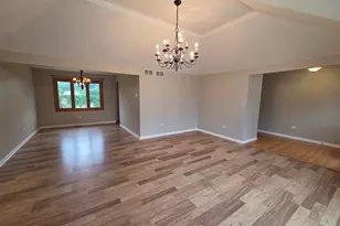 8112 Rutherford Dr, Woodridge, IL 60517 - Photo 4
