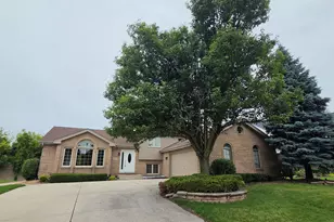 8112 Rutherford Dr, Woodridge, IL 60517 - Photo 2