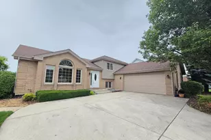 8112 Rutherford Dr, Woodridge, IL 60517 - Photo 1