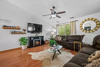 290 Nicole Drive #E, South Elgin, IL 60177 - Photo 8