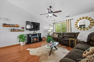 290 Nicole Dr, South Elgin, IL 60177 - Photo 8