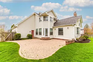383 Barnswallow Ln, Vernon Hills, IL 60061 - Photo 54