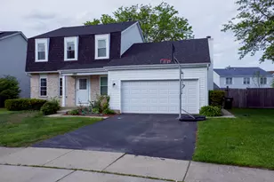 1284 Regent Dr, Mundelein, IL 60060 - Photo 2