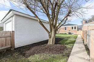 10455 S Whipple St, Chicago, IL 60655 - Photo 34