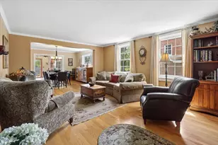 407 N Prospect Manor Ave, Mount Prospect, IL 60056 - Photo 4