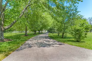 209 Spring Creek Rd, Barrington Hills, IL 60010 - Photo 4