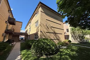 8748 W Berwyn Ave, Chicago, IL 60656 - Photo 2