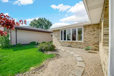 8938 W 169th Place, Orland Hills, IL 60487 - Photo 4