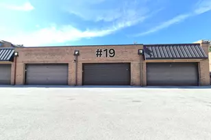 6050 Lake Bluff Dr, Tinley Park, IL 60477 - Photo 2