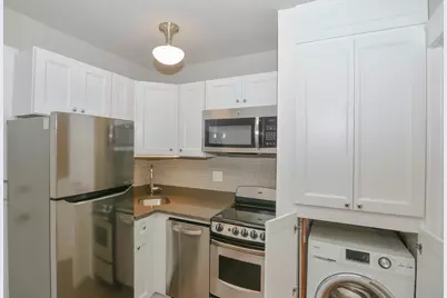 817 W Lakeside Place #506, Chicago, IL 60640 - Photo 2