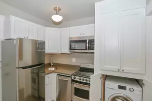 817 W Lakeside Pl, Chicago, IL 60640 - Photo 2
