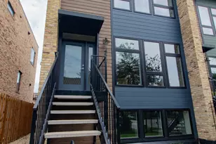 4557 S Prairie Ave, Chicago, IL 60653 - Photo 1