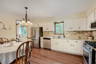 1325 Hawkins Ave, Downers Grove, IL 60516 - Photo 6