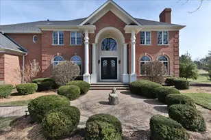 5N523 E Lakeview Cir, Saint Charles, IL 60175 - Photo 2