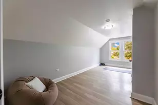 2048 W 70th Pl, Chicago, IL 60636 - Photo 14