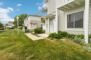 1541 Cornell Pl, Hoffman Estates, IL 60169 - Photo 2