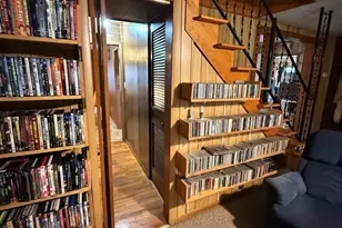 407 Middleton St, Iuka, IL 62849 - Photo 4